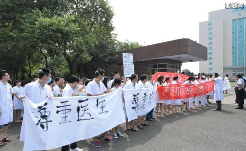 北京男孩发烧被医身亡 为何医闹事件剪不断理还乱?(5)