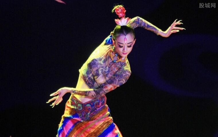 舞蹈家杨丽萍多大了杨丽萍孔雀舞红遍国内外