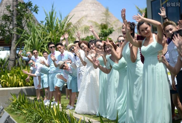 今年3月份包贝尔跟包文婧的婚礼在巴厘岛甜蜜举行,据悉参加的明星有