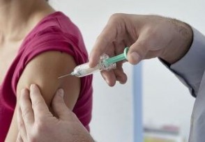 新冠疫苗该怎么分配？ 优先向有困难国家提供