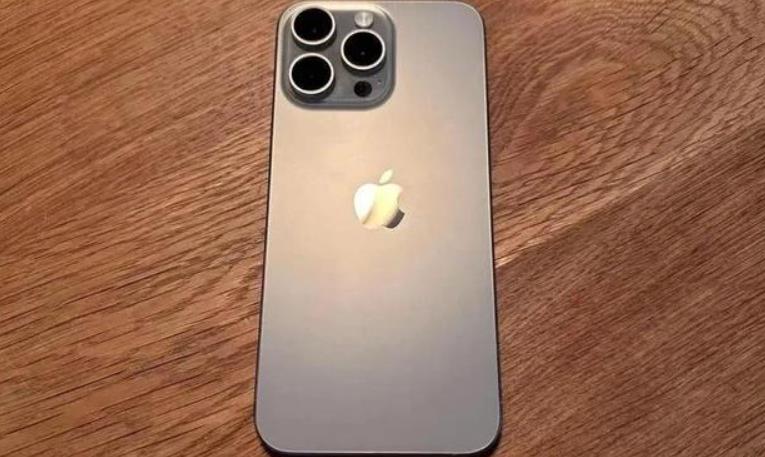 iPhone16