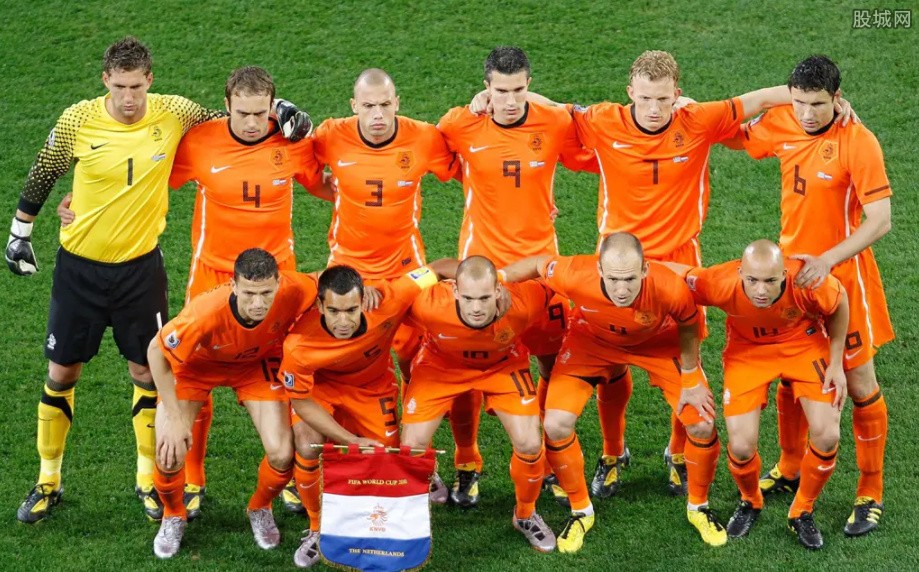 荷兰足球队历届世界杯成绩(2014年巴西世界杯成绩是季军)